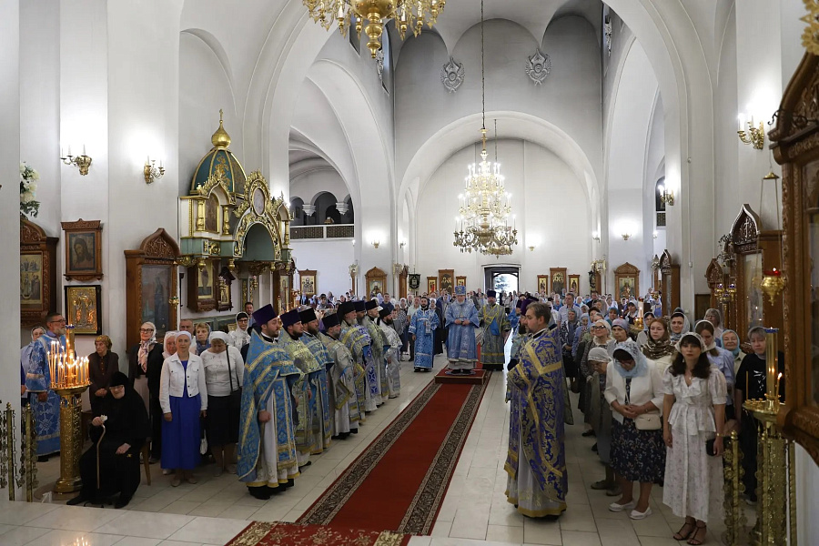 Архиерейское богослужение в Тихвинском храме Ногинска